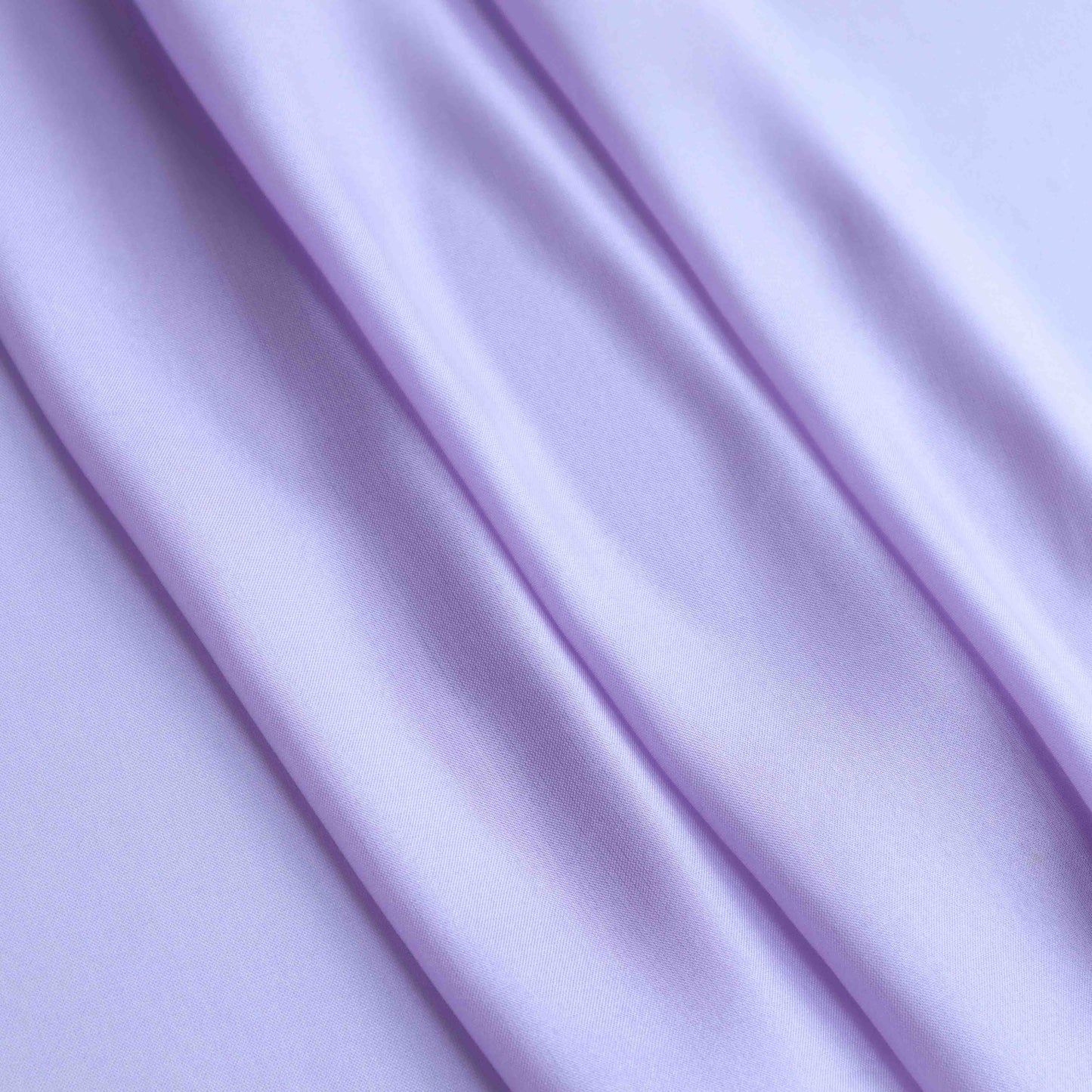 A lightweight Habutai lining made from Silk in Lavender Frost. This ultralight silk lining comes with an incredibly smooth and cool hand feel.