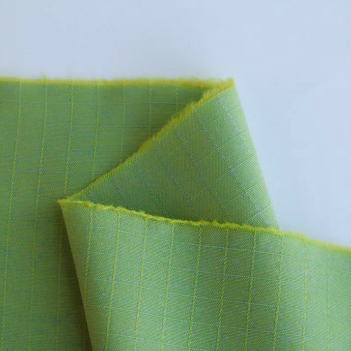 Lightweight Grid fabric in Clover (Green)