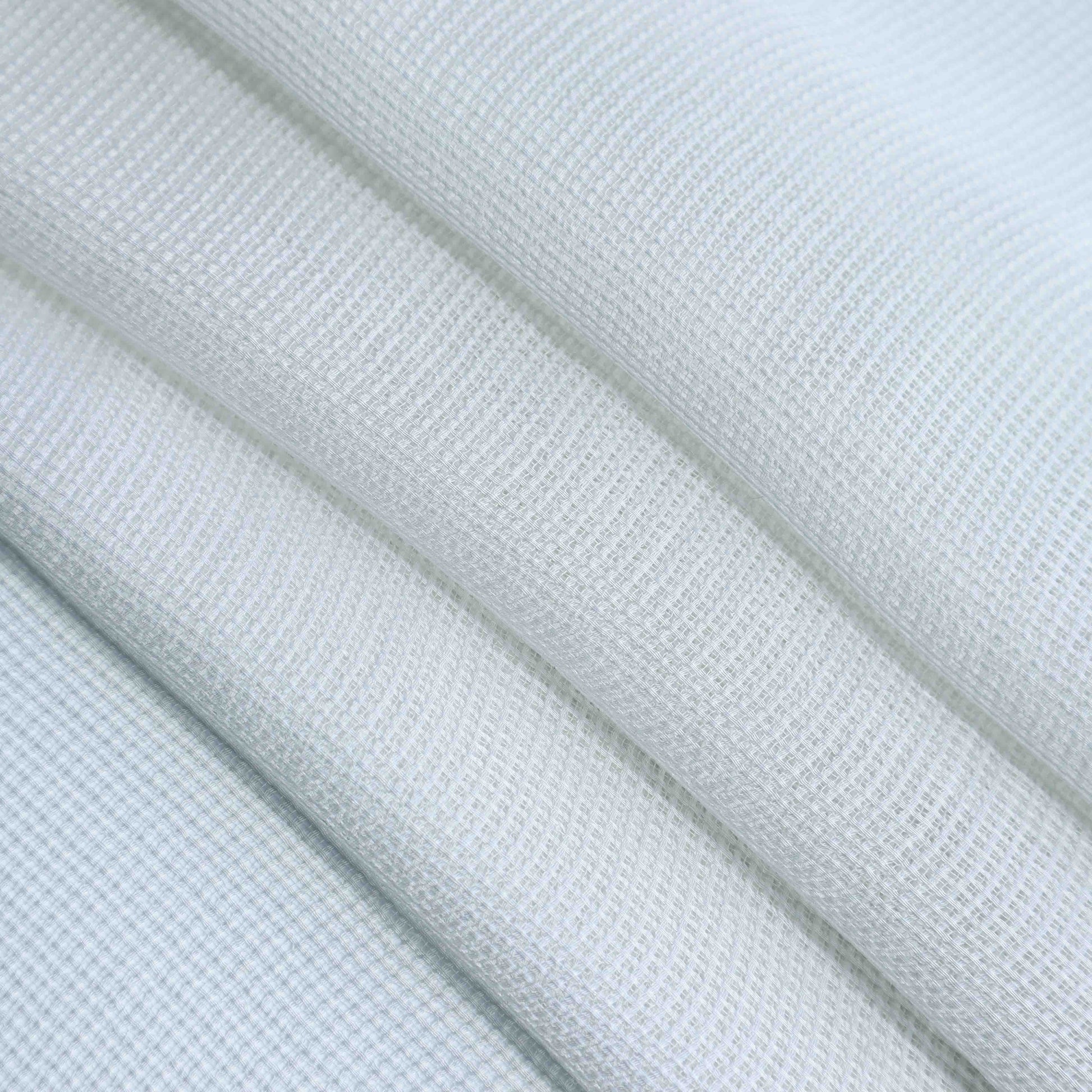 A lightweight Polyester Cotton fabric in Meshmellow. This ultralight mesh fabric comes with an incredibly smooth and cool hand feel.