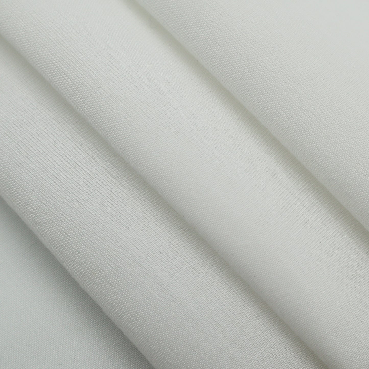 Lightweight Cotton Lawn in Casper (White)